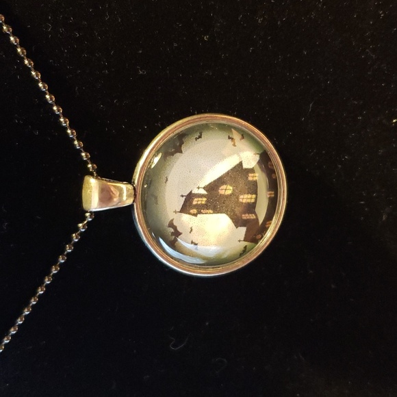 Spooky House Round Pendent. - Picture 2 of 4